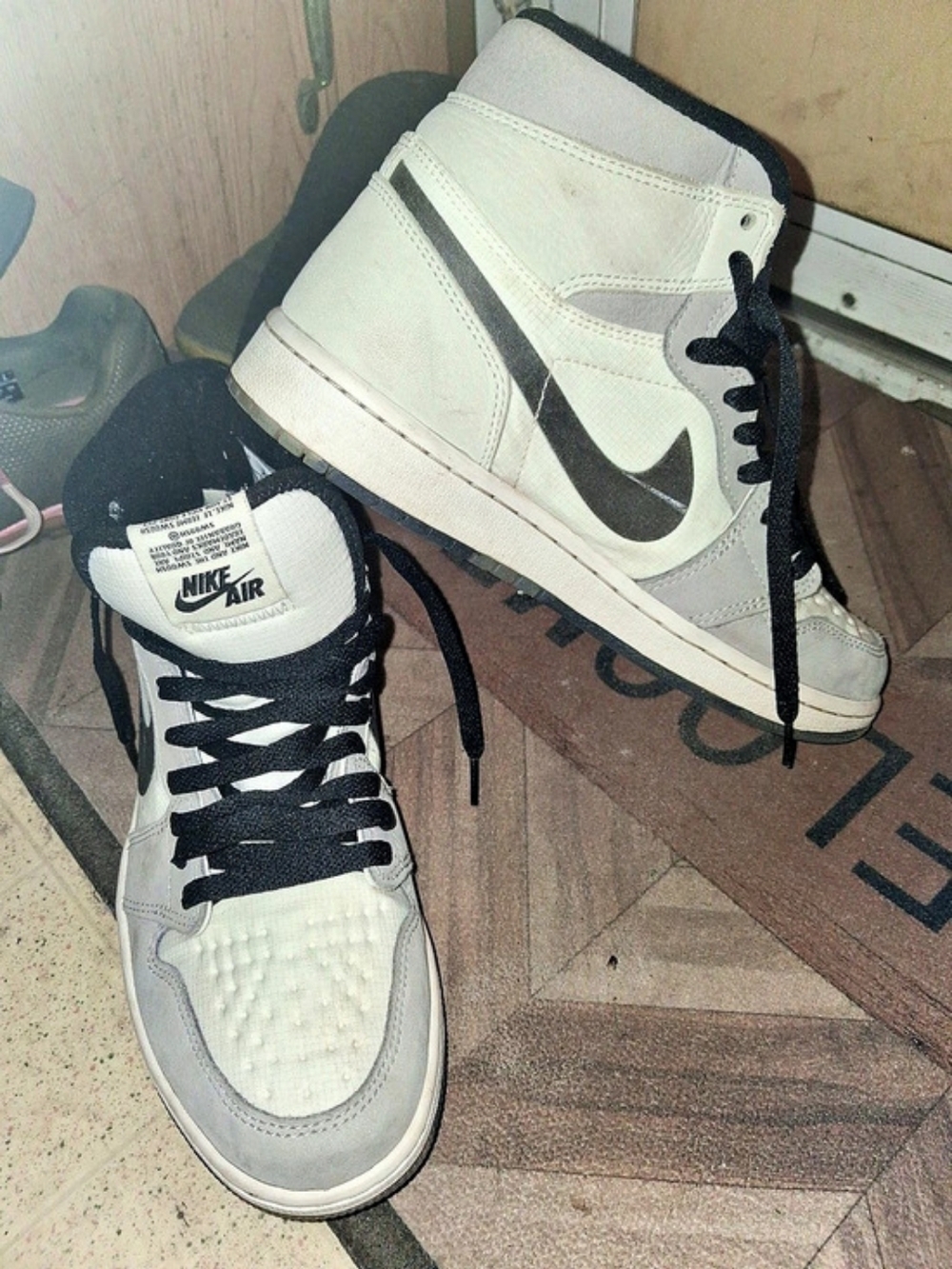 Nike Air Jordan 1 Retro High OG High Top Sneakers White & Black US 9